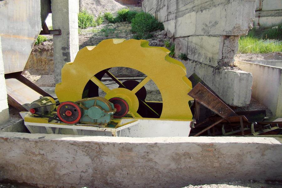 Impact sand making machine